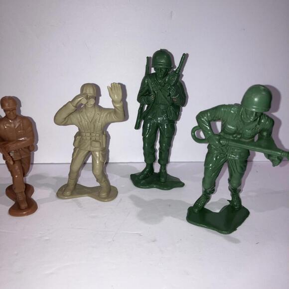 (8) Vintage 1970’S Large 4-5” Army Men Action Figures Greenbrier International - Picture 6 of 6